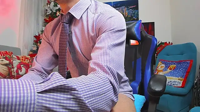 Snapshot of LiamCossio_ chatting on 12.12.24 LiamCossio online show from 12.12.24