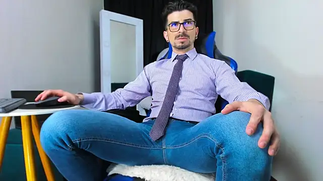 Snapshot of LiamCossio_ chatting on 01.11.25 LiamCossio online show from 01.11.25