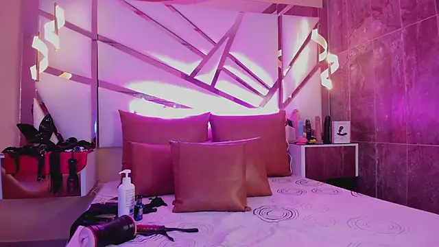 AlejandraDangerGirl online show from 12.17.24