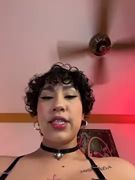 ZahaRoseee online show from 04.23.26
