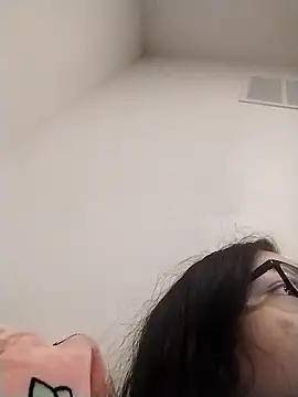 Snapshot of LiverandBrat77 chatting on 01.12.26 LiverandBrat77 online show from 01.12.26