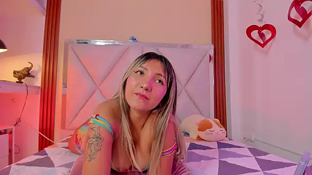 Snapshot of Happy_tits chatting on 02.03.25 Happy tits online show from 02.03.25