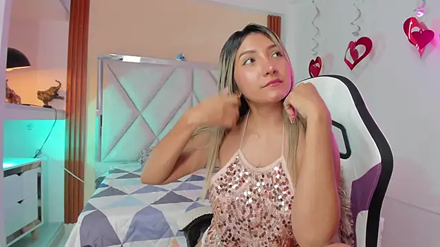 Snapshot of Happy_tits chatting on 02.07.25 Happy tits online show from 02.07.25