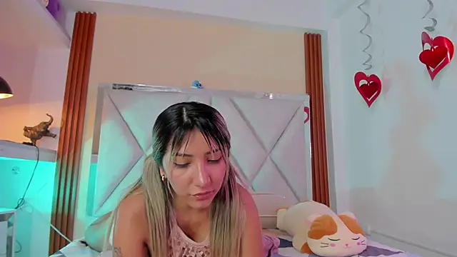 Snapshot of Happy_tits chatting on 02.07.25 Happy tits online show from 02.07.25