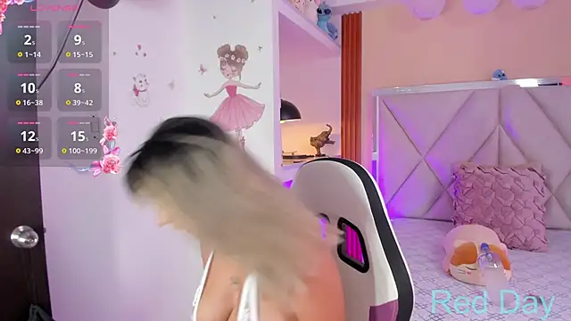 Snapshot of Happy_tits chatting on 03.04.25 Happy tits online show from 03.04.25