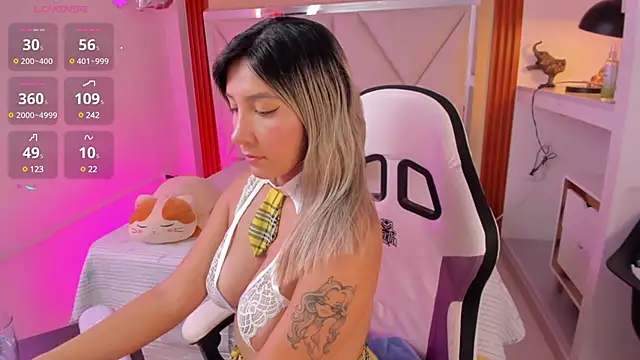 Snapshot of Happy_tits chatting on 03.11.25 Happy tits online show from 03.11.25