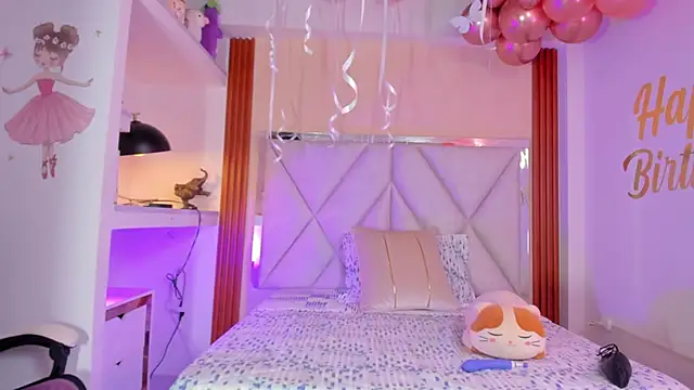 Snapshot of Happy_tits chatting on 03.18.25 Happy tits online show from 03.18.25