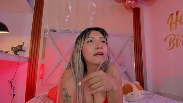 Snapshot of Happy_tits chatting on 03.20.25 Happy tits online show from 03.20.25