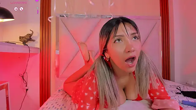 Snapshot of Happy_tits chatting on 03.21.25 Happy tits online show from 03.21.25