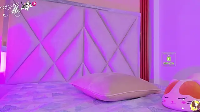 Snapshot of Happy_tits chatting on 09.16.25 Happy tits online show from 09.16.25