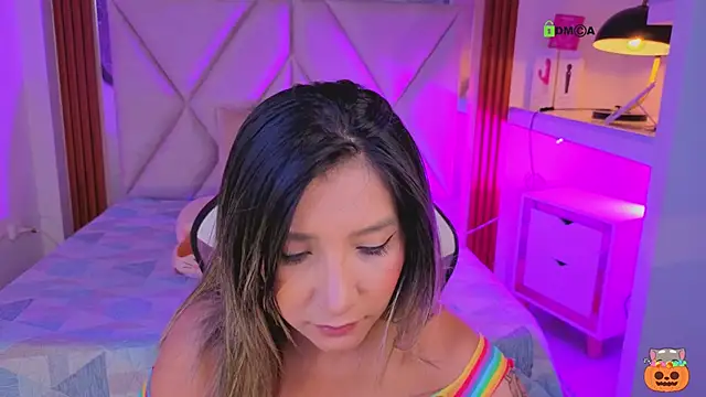 Snapshot of Happy_tits chatting on 10.23.25 Happy tits online show from 10.23.25