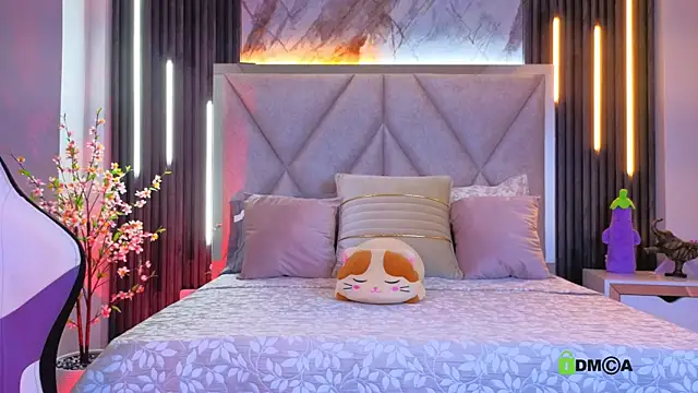 Snapshot of Happy_tits chatting on 11.19.25 Happy tits online show from 11.19.25