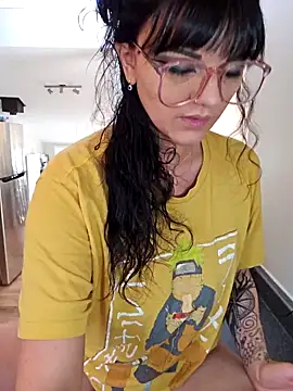 Snapshot of anyalikestosuck chatting on 03.06.25 anyalikestosuck online show from 03.06.25