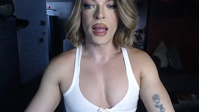 Snapshot of allifit01 chatting on 12.22.25 allifit01 online show from 12.22.25