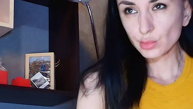 Snapshot of Siaconna chatting on 03.22.25 Siaconna online show from 03.22.25