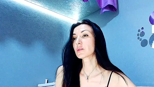 Snapshot of Siaconna chatting on 06.24.26 Siaconna online show from 06.24.26