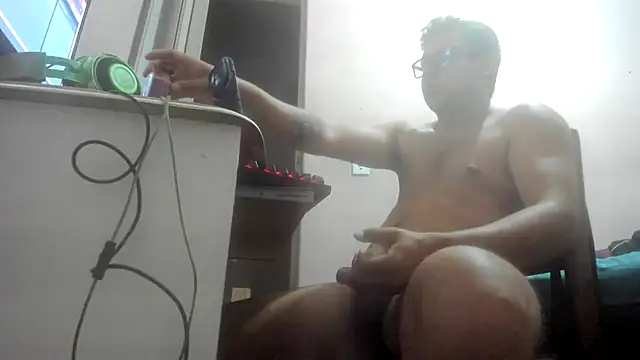 Snapshot of Novin18RJ chatting on 03.14.25 Novin18RJ online show from 03.14.25