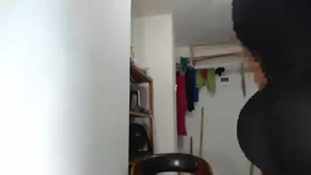Snapshot of LiraRusso chatting on 04.22.26 LiraRusso online show from 04.22.26