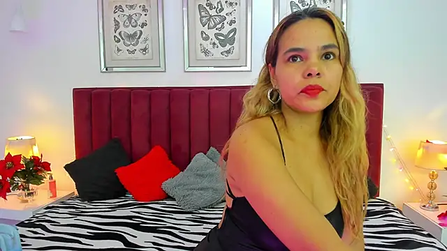 Snapshot of MarieKoster chatting on 02.18.25 MarieKoster online show from 02.18.25