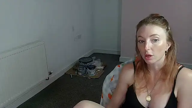 Red firesquirt online show from 06.04.26