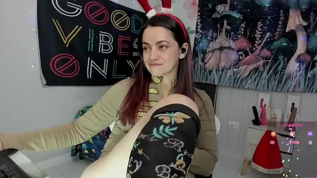 LovelyAzucena online show from 12.18.24