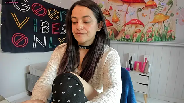 LovelyAzucena online show from 11.18.25