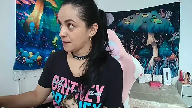 LovelyAzucena online show from 04.29.26