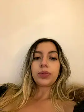 Snapshot of mari_ana02 chatting on 10.04.25 mari ana02 online show from 10.04.25