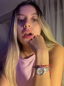 Snapshot of mari_ana02 chatting on 10.21.25 mari ana02 online show from 10.21.25