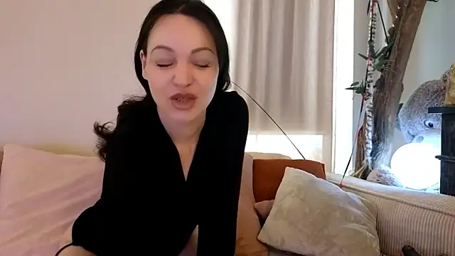 Snapshot of Lilie_romeo chatting on 05.16.26 Lilie romeo online show from 05.16.26