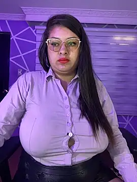 Snapshot of MiiaaJoness chatting on 10.27.25 MiiaaJoness online show from 10.27.25