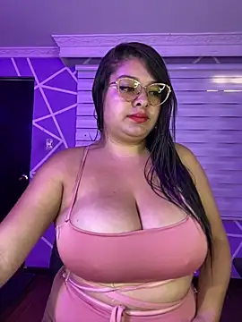 Snapshot of MiiaaJoness chatting on 10.28.25 MiiaaJoness online show from 10.28.25