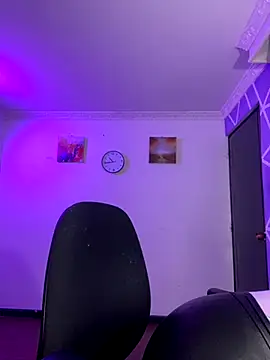 MiiaaJoness online show from 11.26.25