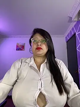 MiiaaJoness online show from 12.17.25