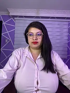 Snapshot of MiiaaJoness chatting on 05.13.26 MiiaaJoness online show from 05.13.26