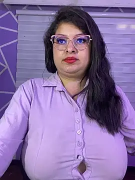 Snapshot of MiiaaJoness chatting on 05.15.26 MiiaaJoness online show from 05.15.26