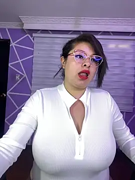Snapshot of MiiaaJoness chatting on 05.26.26 MiiaaJoness online show from 05.26.26