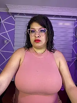 Snapshot of MiiaaJoness chatting on 06.25.26 MiiaaJoness online show from 06.25.26