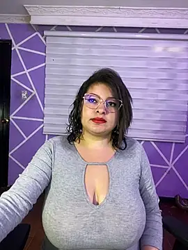 Snapshot of MiiaaJoness chatting on 07.17.26 MiiaaJoness online show from 07.17.26