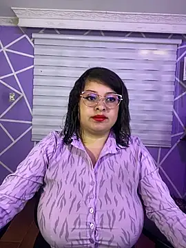 Snapshot of MiiaaJoness chatting on 07.28.26 MiiaaJoness online show from 07.28.26
