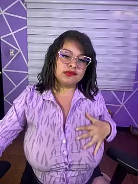 Snapshot of MiiaaJoness chatting on 07.28.26 MiiaaJoness online show from 07.28.26