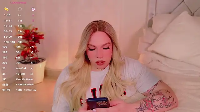 Snapshot of IsabellaFigueredo__ chatting on 02.02.25 IsabellaFigueredo   online show from 02.02.25