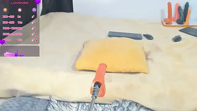 Snapshot of Yummy_squirter chatting on 03.08.25 Yummy squirter online show from 03.08.25