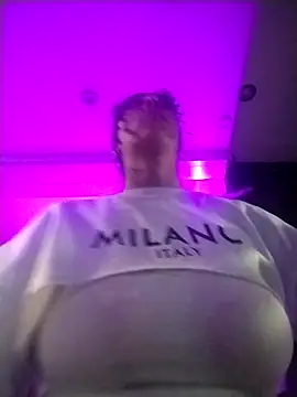 Snapshot of Hotasiansensation chatting on 12.17.25 Hotasiansensation online show from 12.17.25