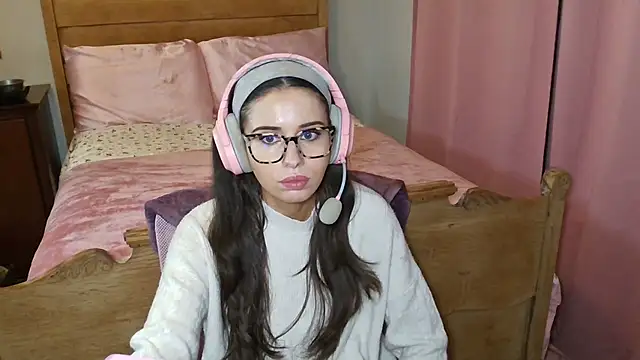 Snapshot of alisonfields chatting on 01.16.26 alisonfields online show from 01.16.26