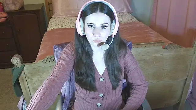 Snapshot of alisonfields chatting on 03.06.26 alisonfields online show from 03.06.26