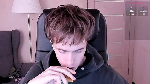 Snapshot of _tokyo_ghoul chatting on 01.25.25 tokyo ghoul online show from 01.25.25