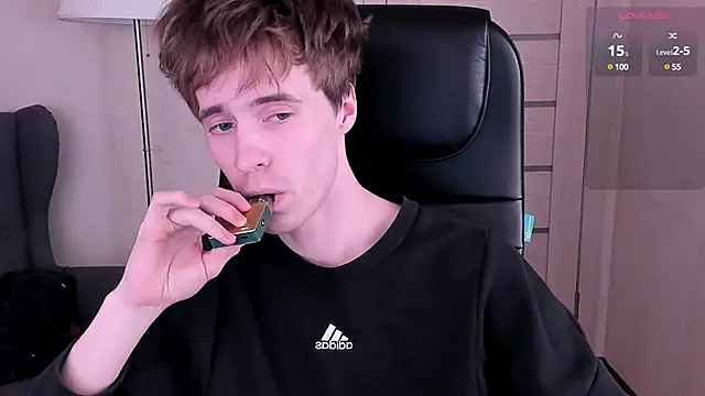 Snapshot of _tokyo_ghoul chatting on 02.08.25 tokyo ghoul online show from 02.08.25