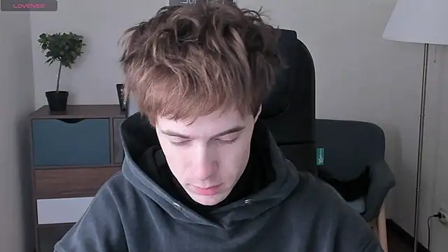 Snapshot of _tokyo_ghoul chatting on 02.15.25 tokyo ghoul online show from 02.15.25