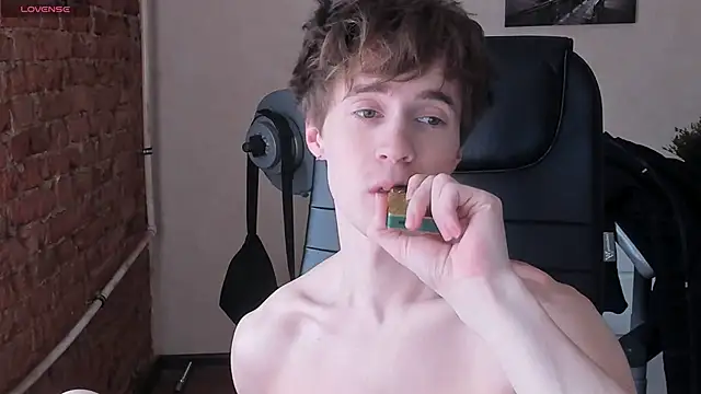 Snapshot of _tokyo_ghoul chatting on 02.28.25 tokyo ghoul online show from 02.28.25